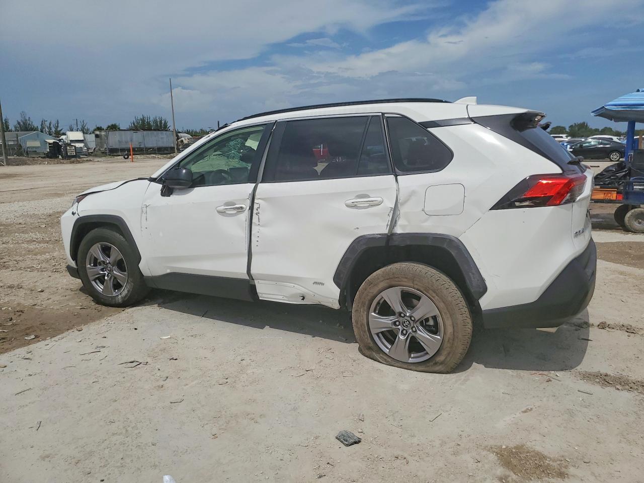 2025 Toyota Rav4 Le - zdjęcie 2