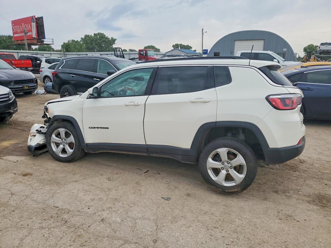 2018 Jeep Compass Latitude - zdjęcie 2