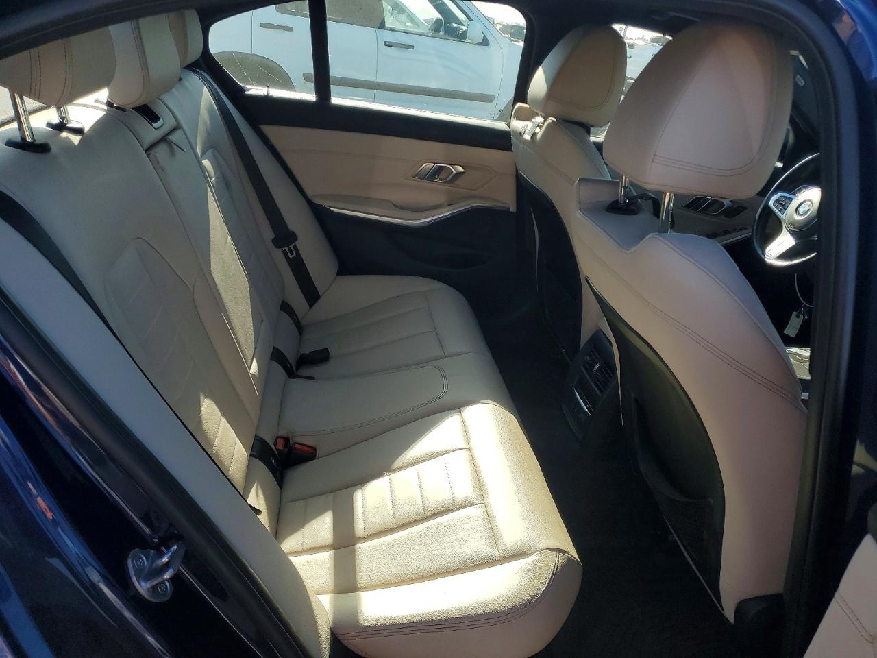 2020 BMW 330I - zdjęcie 10