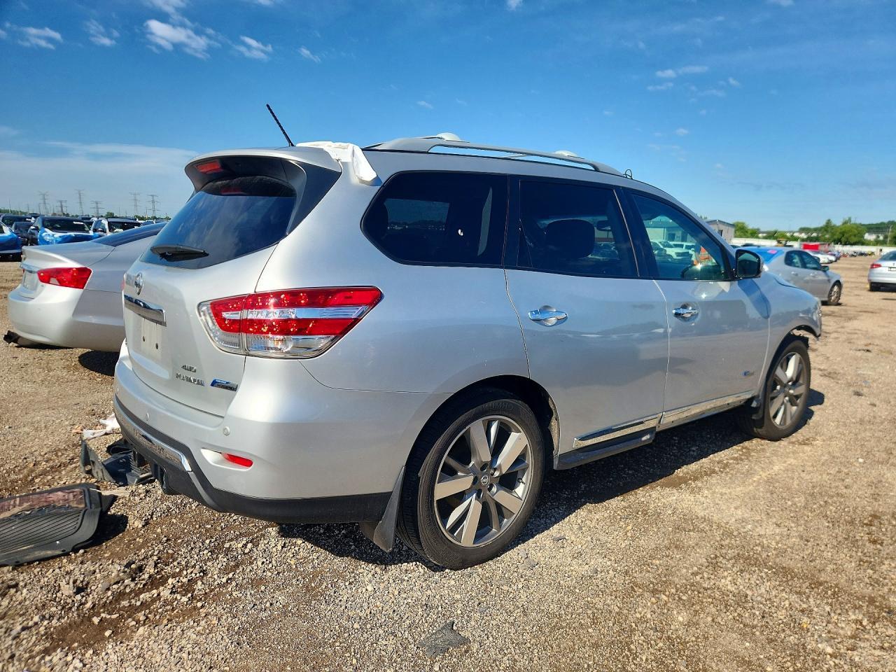 2014 Nissan Pathfinder Hybrid Sv - zdjęcie 3