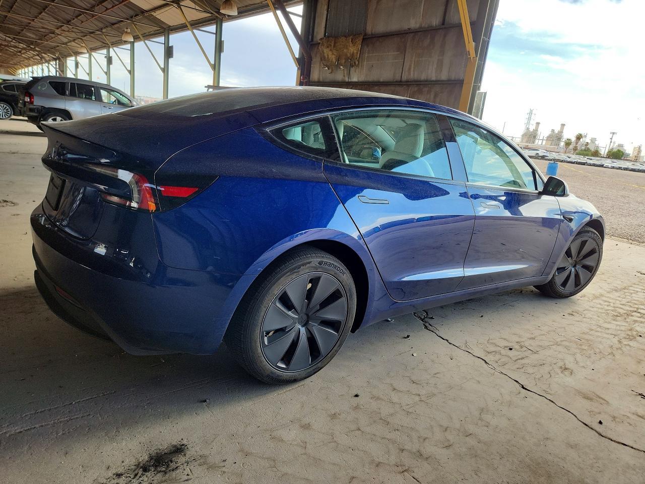 2025 Tesla Model 3 - zdjęcie 3