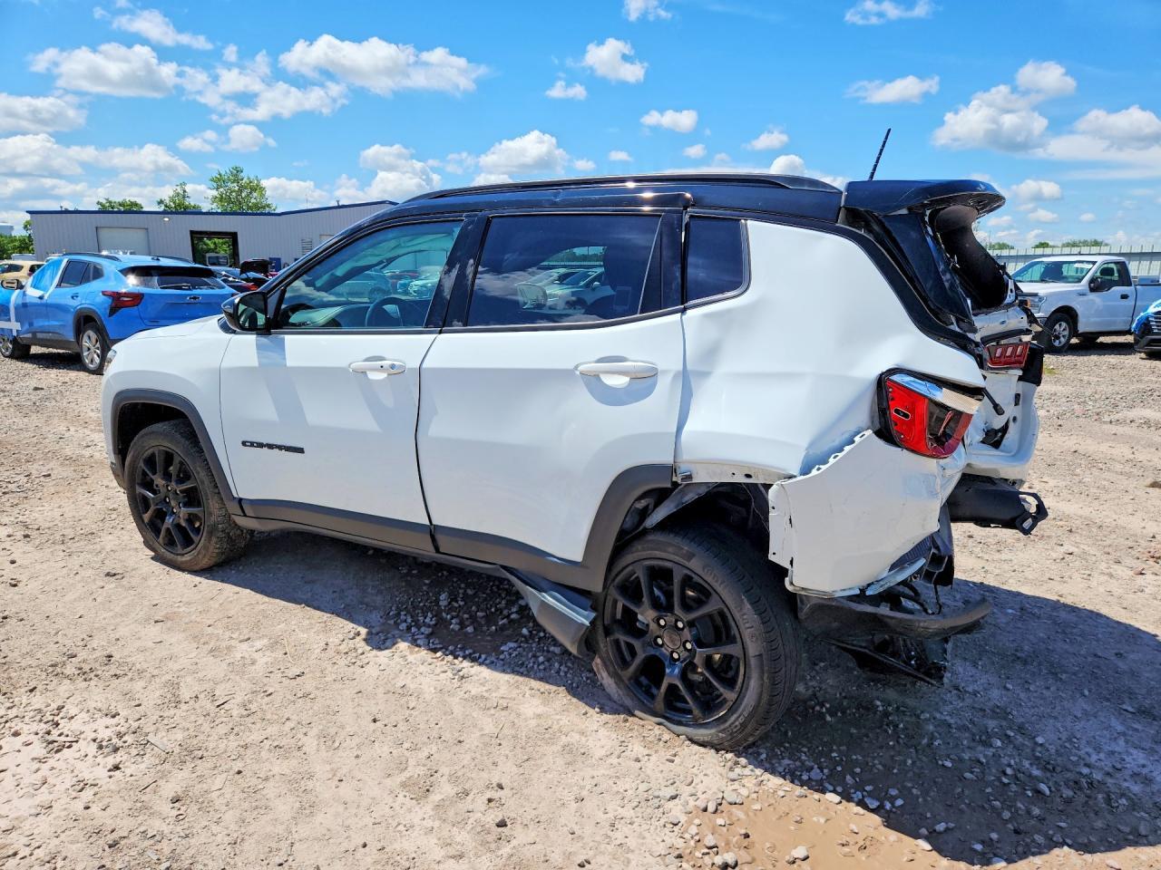 2022 Jeep Compass Latitude - zdjęcie 2