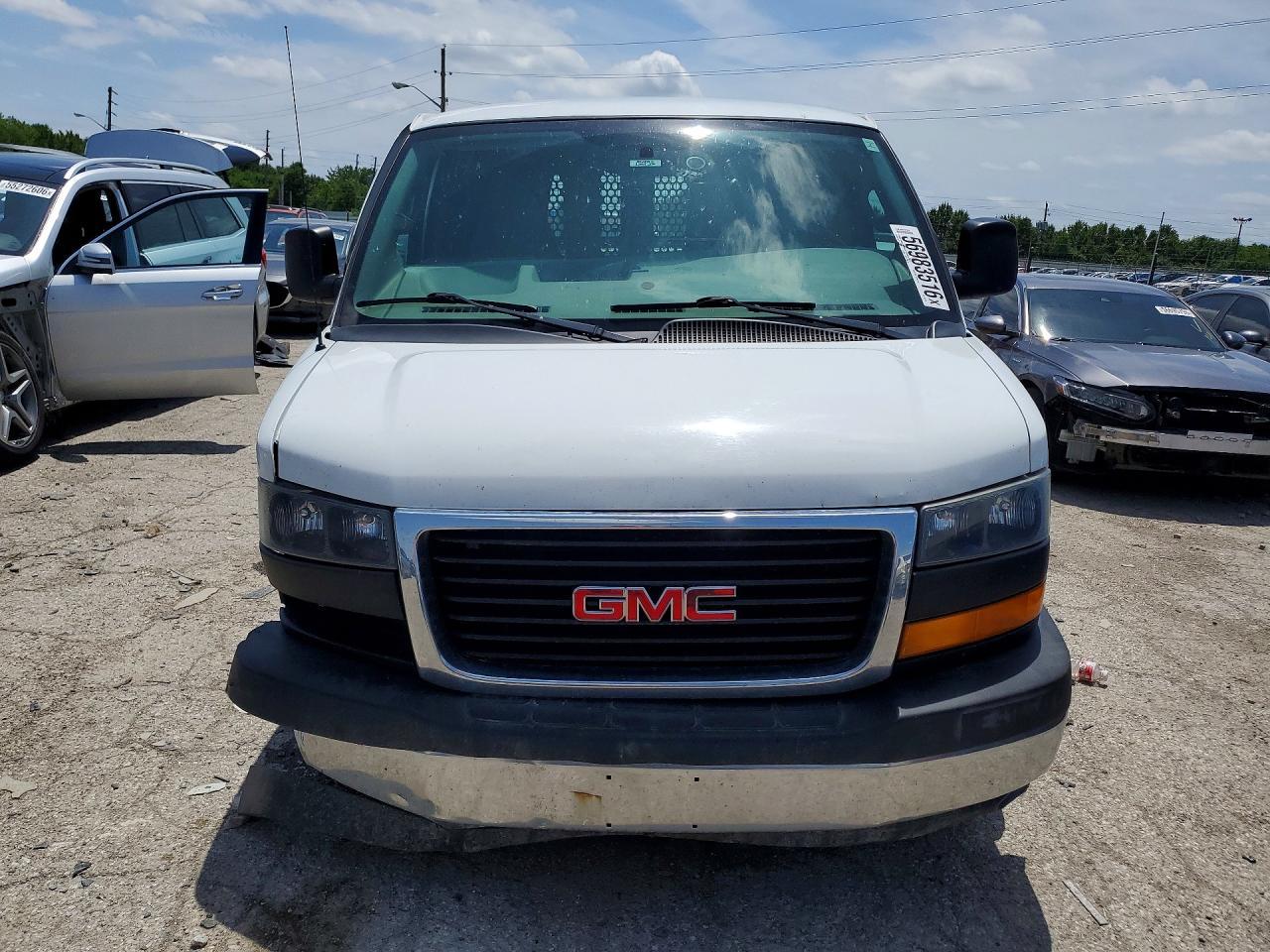 2017 GMC Savana G2500 - zdjęcie 5