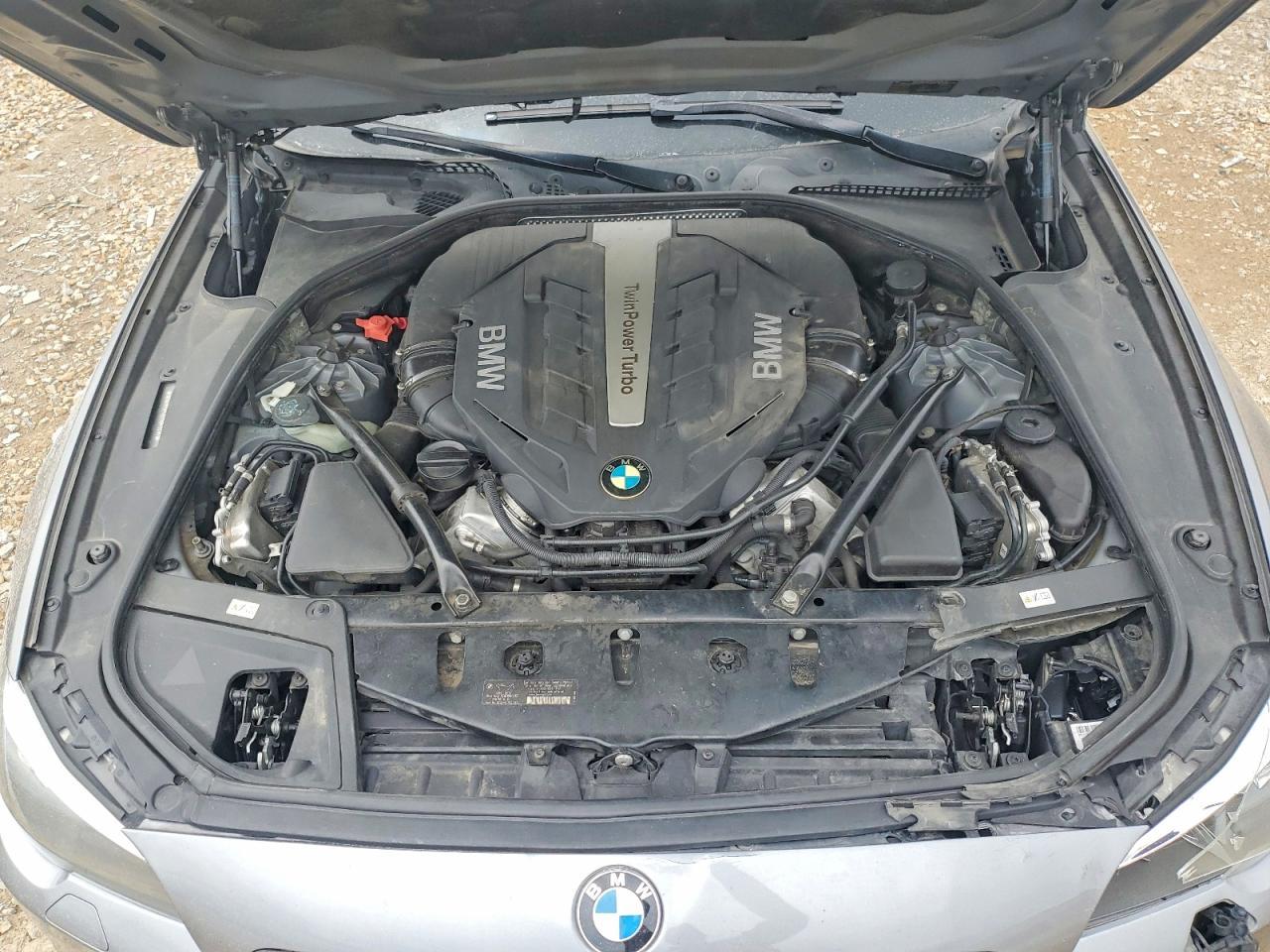 2014 BMW Seria 5 550i - zdjęcie 11
