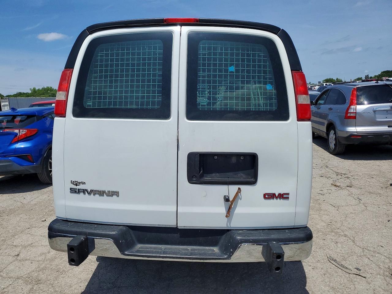 2017 GMC Savana G2500 - zdjęcie 6