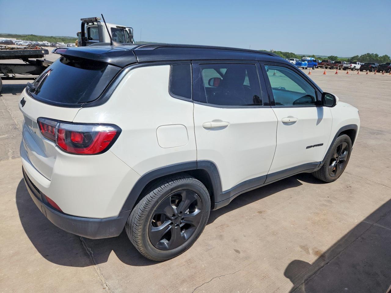 2020 Jeep Compass Latitude - zdjęcie 3
