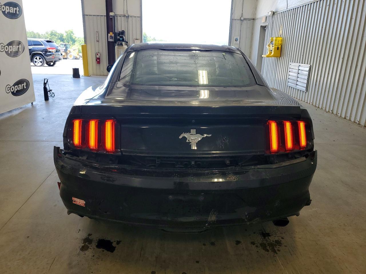2017 Ford Mustang - zdjęcie 6