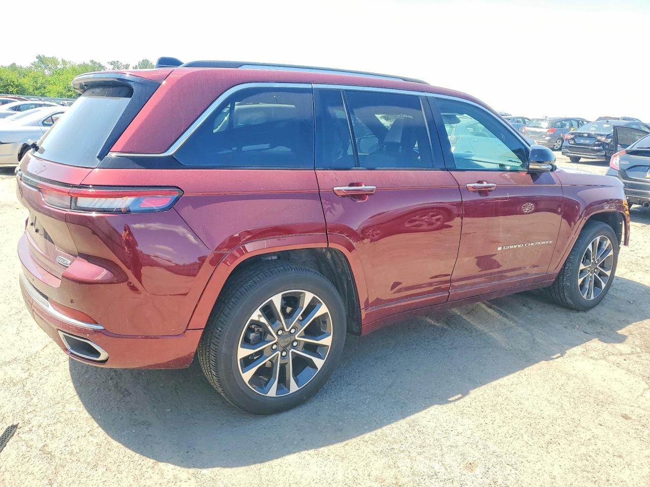 2023 Jeep Grand Cherokee Overland - zdjęcie 3