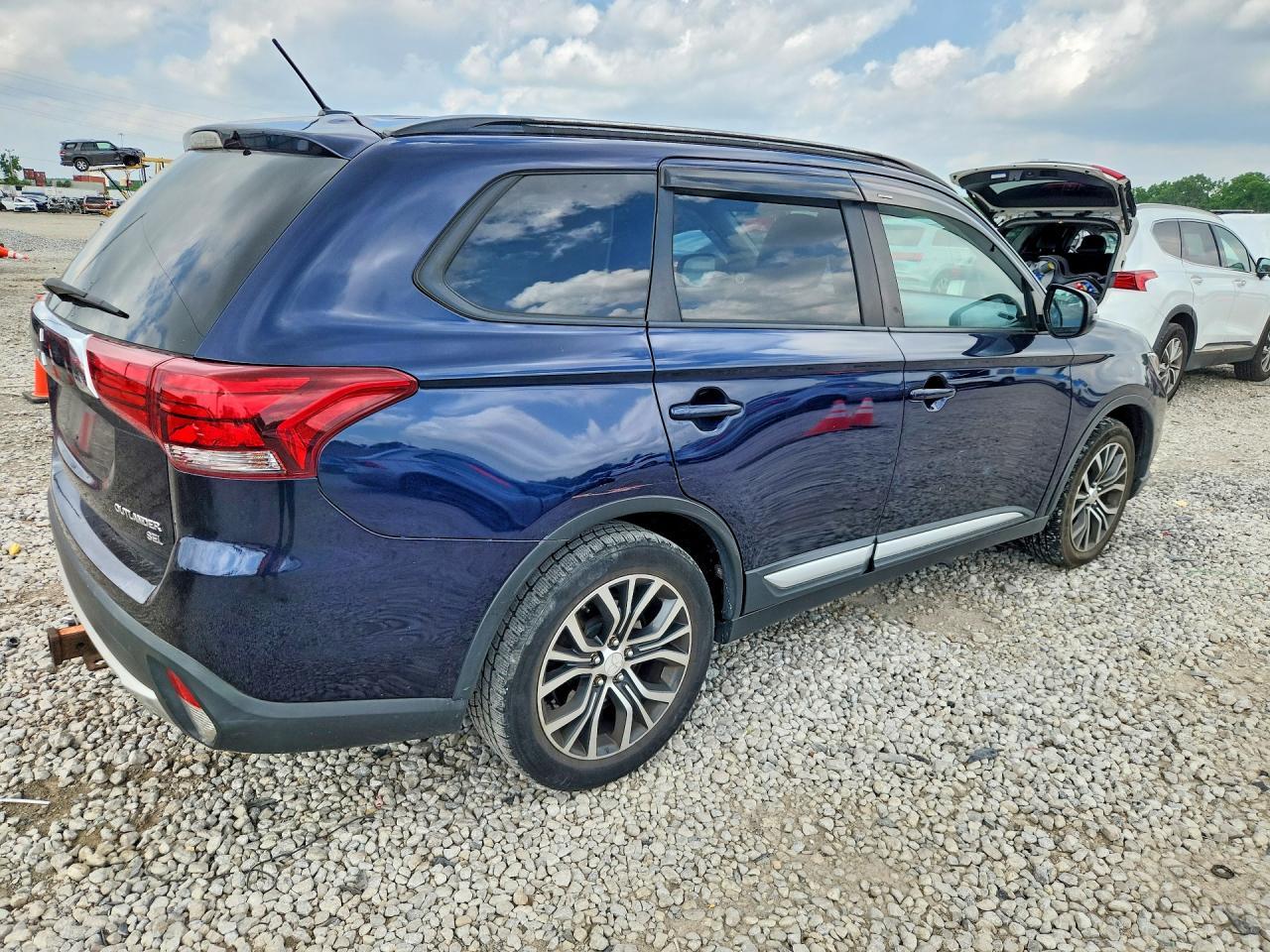 2016 Mitsubishi Outlander Se - zdjęcie 3