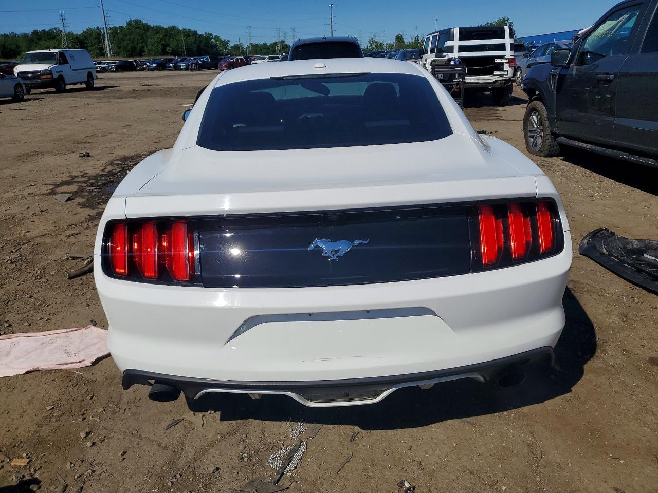 2015 Ford Mustang - zdjęcie 6