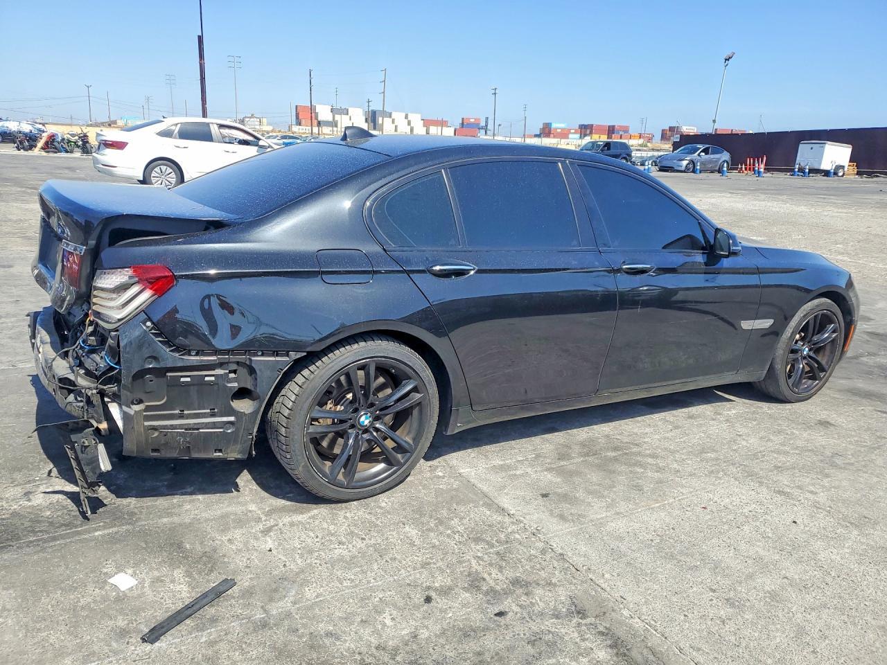 2015 BMW 750 I - zdjęcie 3