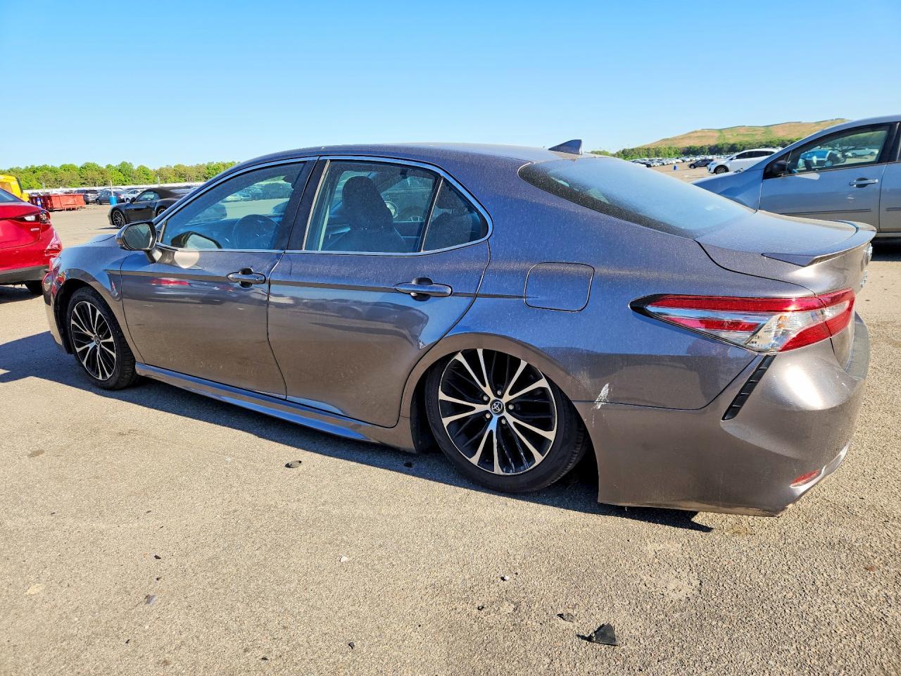 2019 Toyota Camry Se - zdjęcie 2