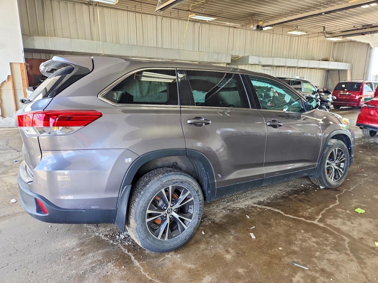 2019 Toyota Highlander Le - zdjęcie 3