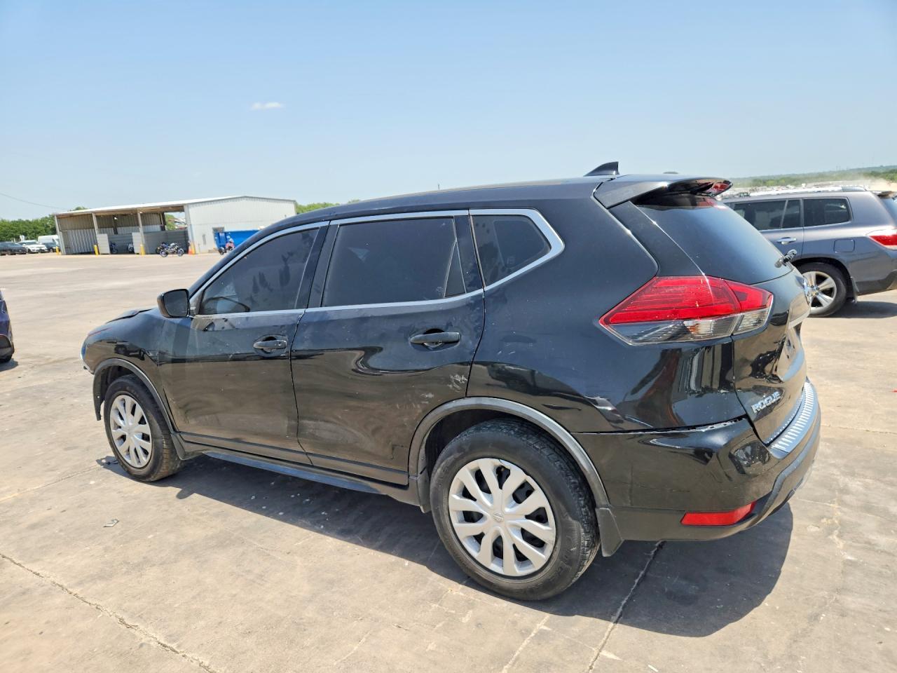 2017 Nissan Rogue S - zdjęcie 2