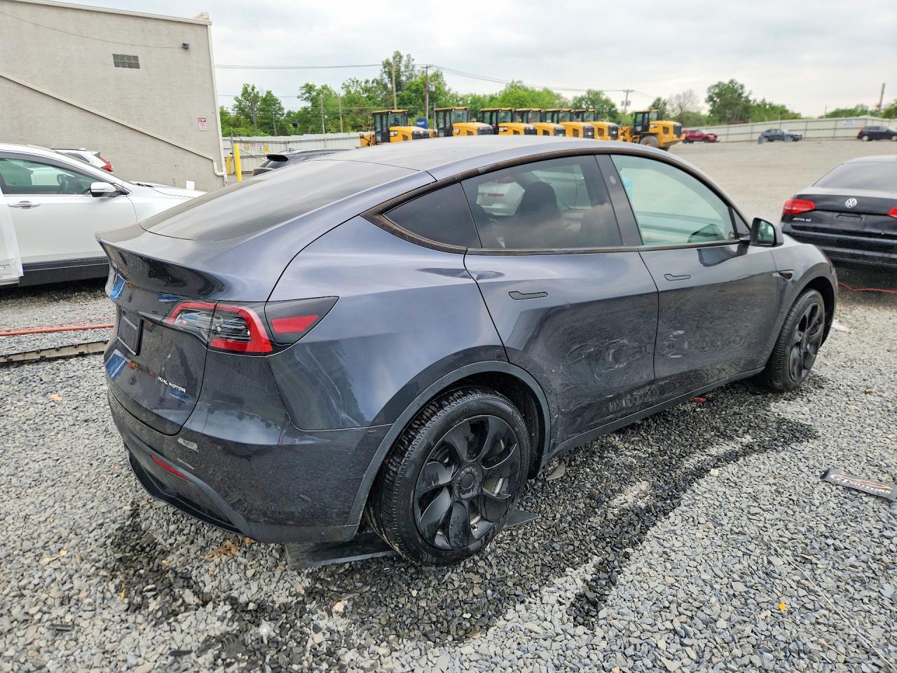 2024 Tesla Model Y - zdjęcie 3