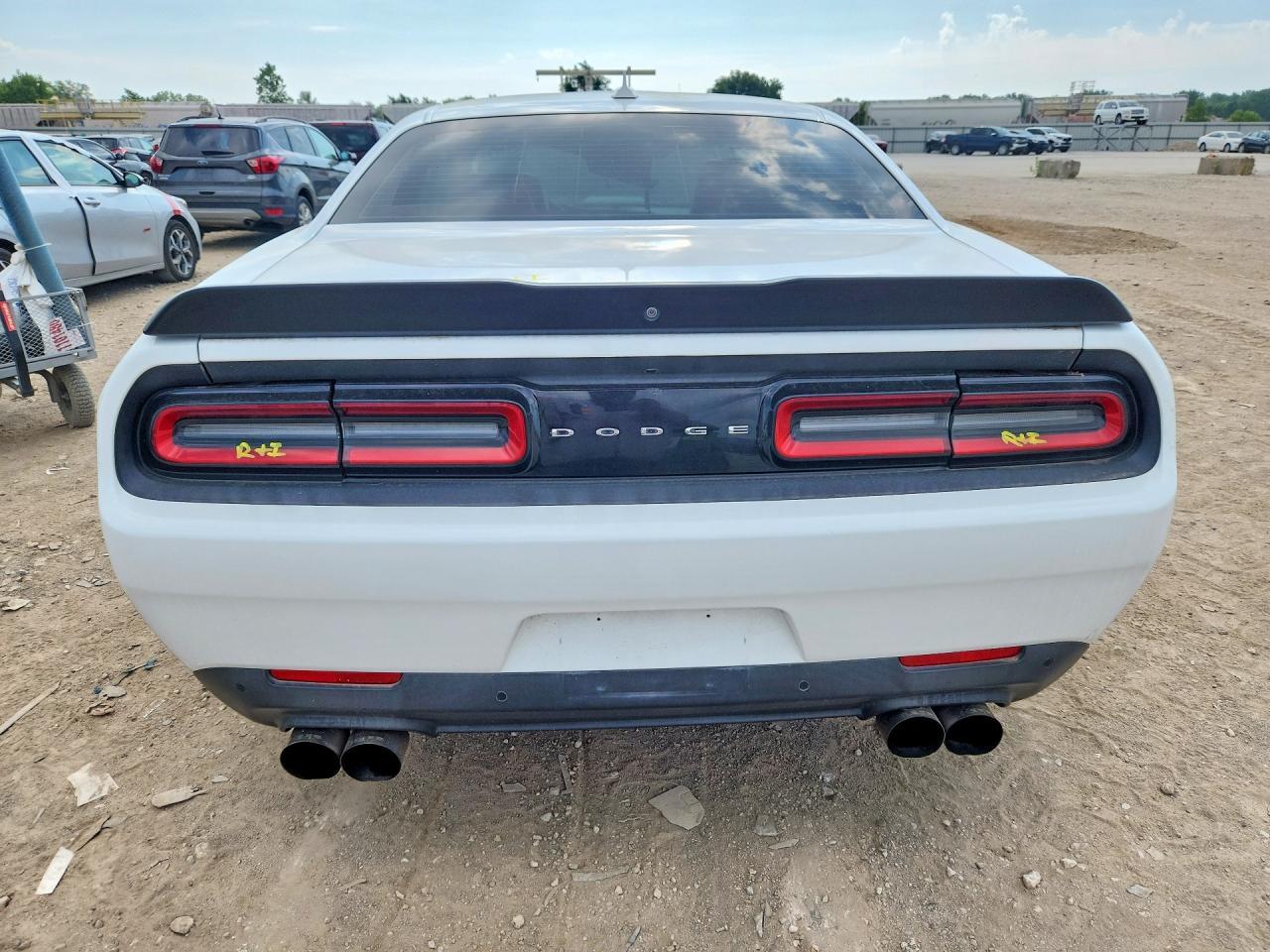 2016 Dodge Challenger R - zdjęcie 6