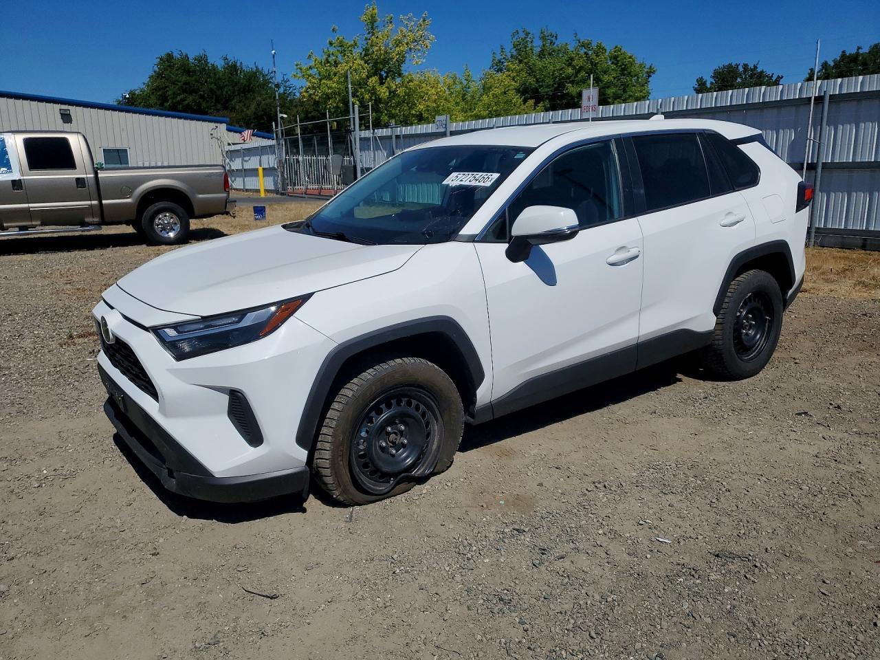2024 Toyota Rav4 Le - zdjęcie główne