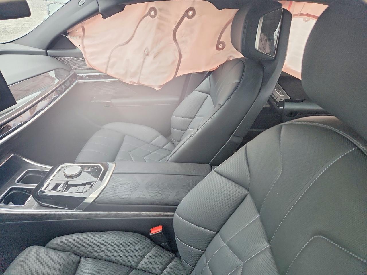 2025 BMW I7 xDrive60 - zdjęcie 8