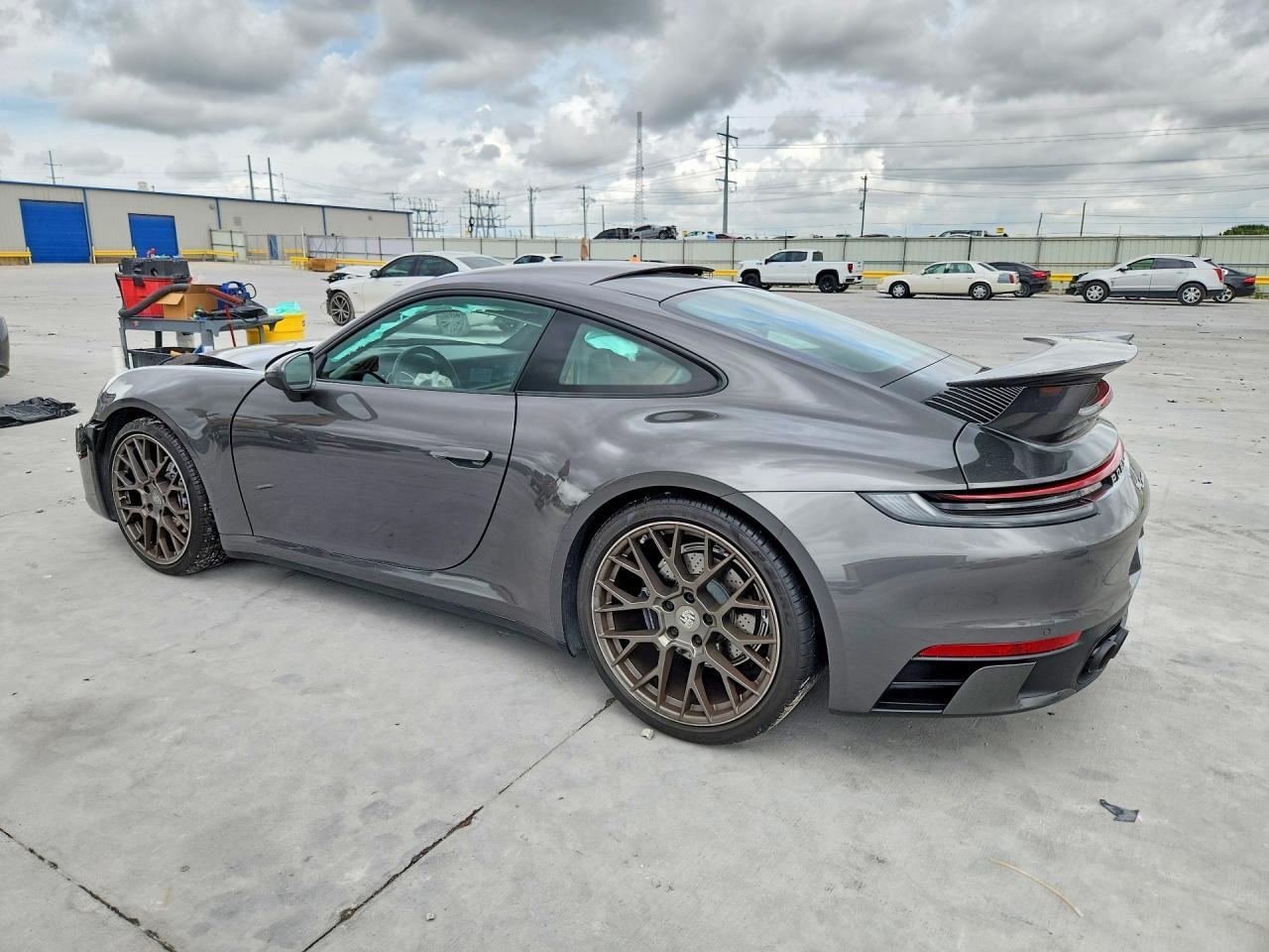 2023 Porsche 911 Carrera - zdjęcie 2