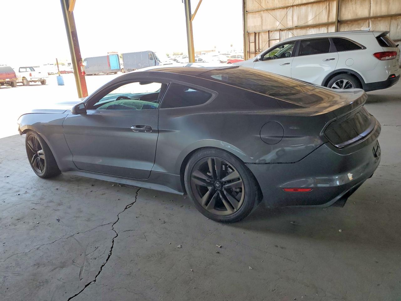 2015 Ford Mustang - zdjęcie 2
