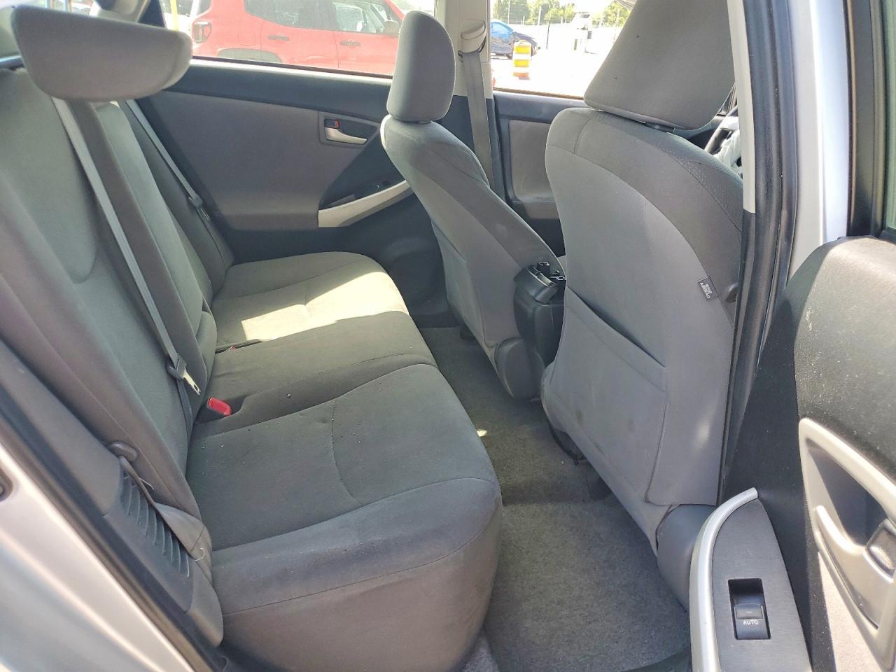 2013 Toyota Prius Two - zdjęcie 11