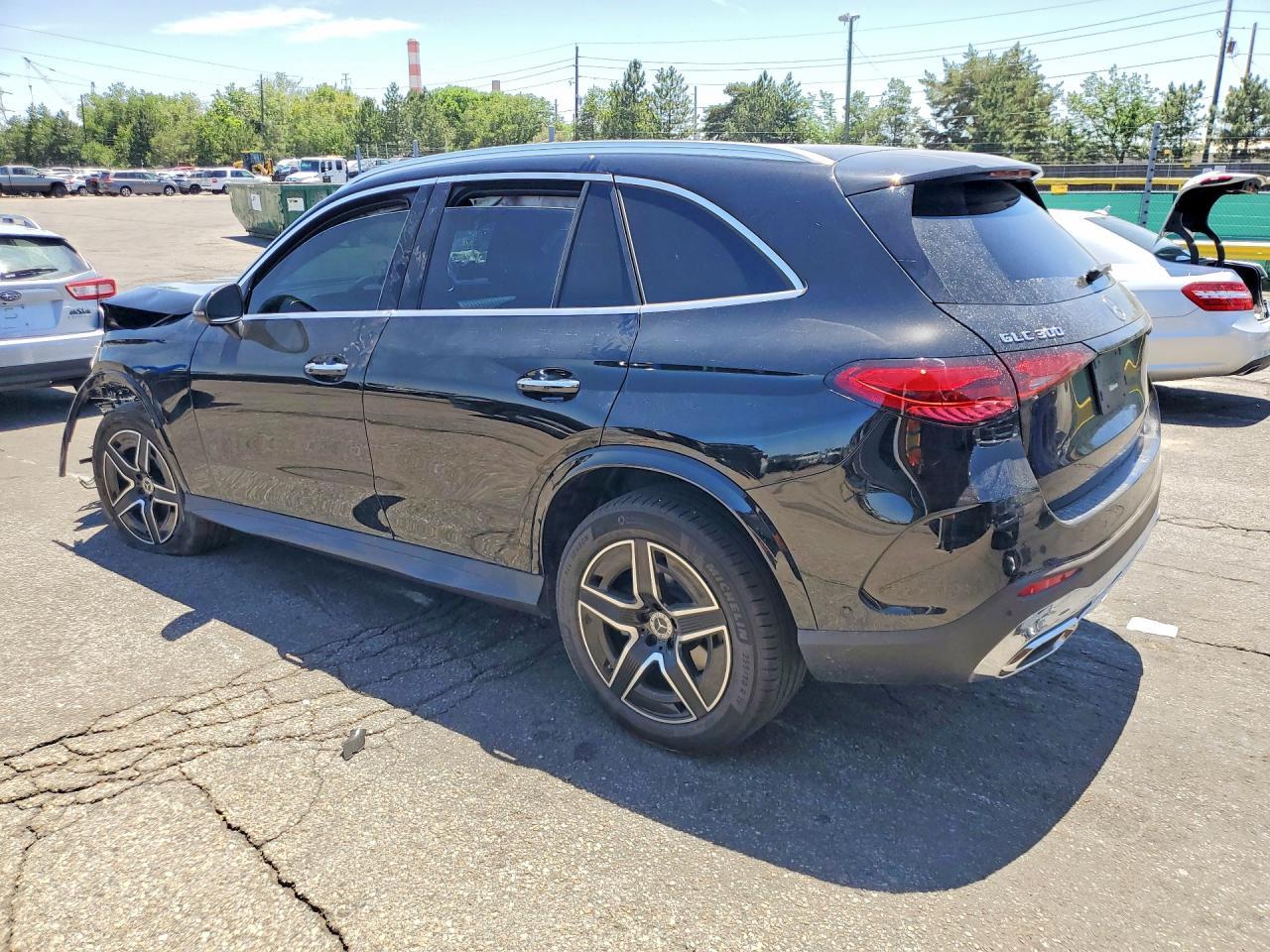 2026 Mercedes-Benz Glc 300 4Matic - zdjęcie 2