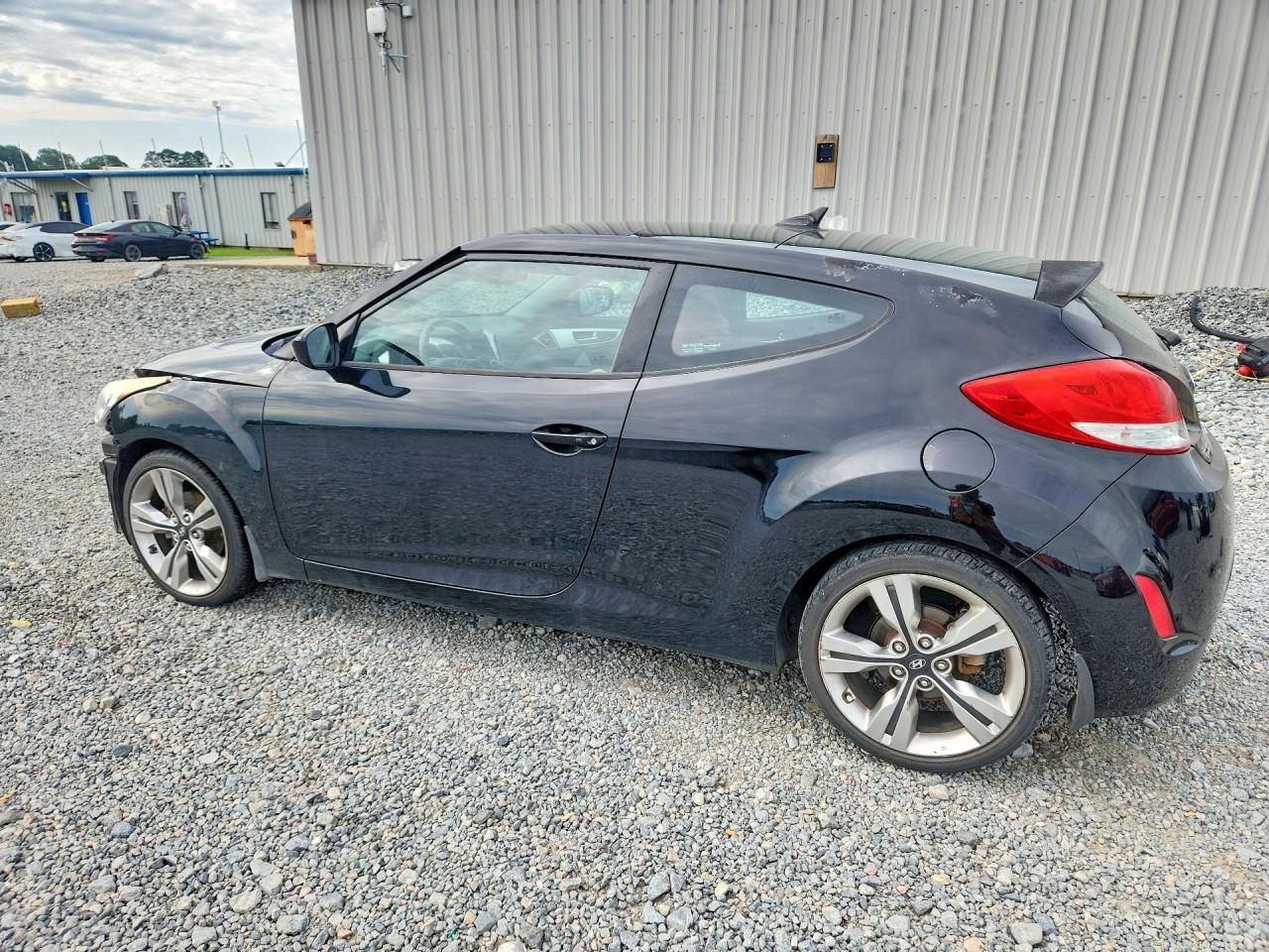 2013 Hyundai Veloster Base - zdjęcie 2
