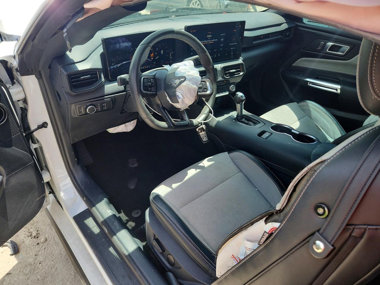 2024 Ford Mustang - zdjęcie 8
