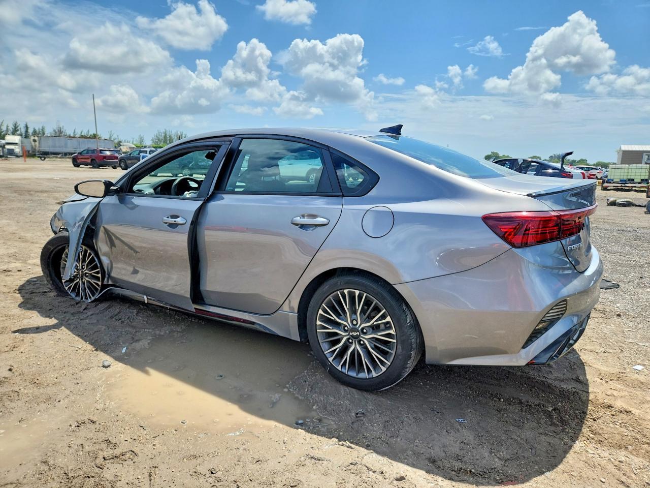 2023 Kia Forte Gt Line - zdjęcie 2