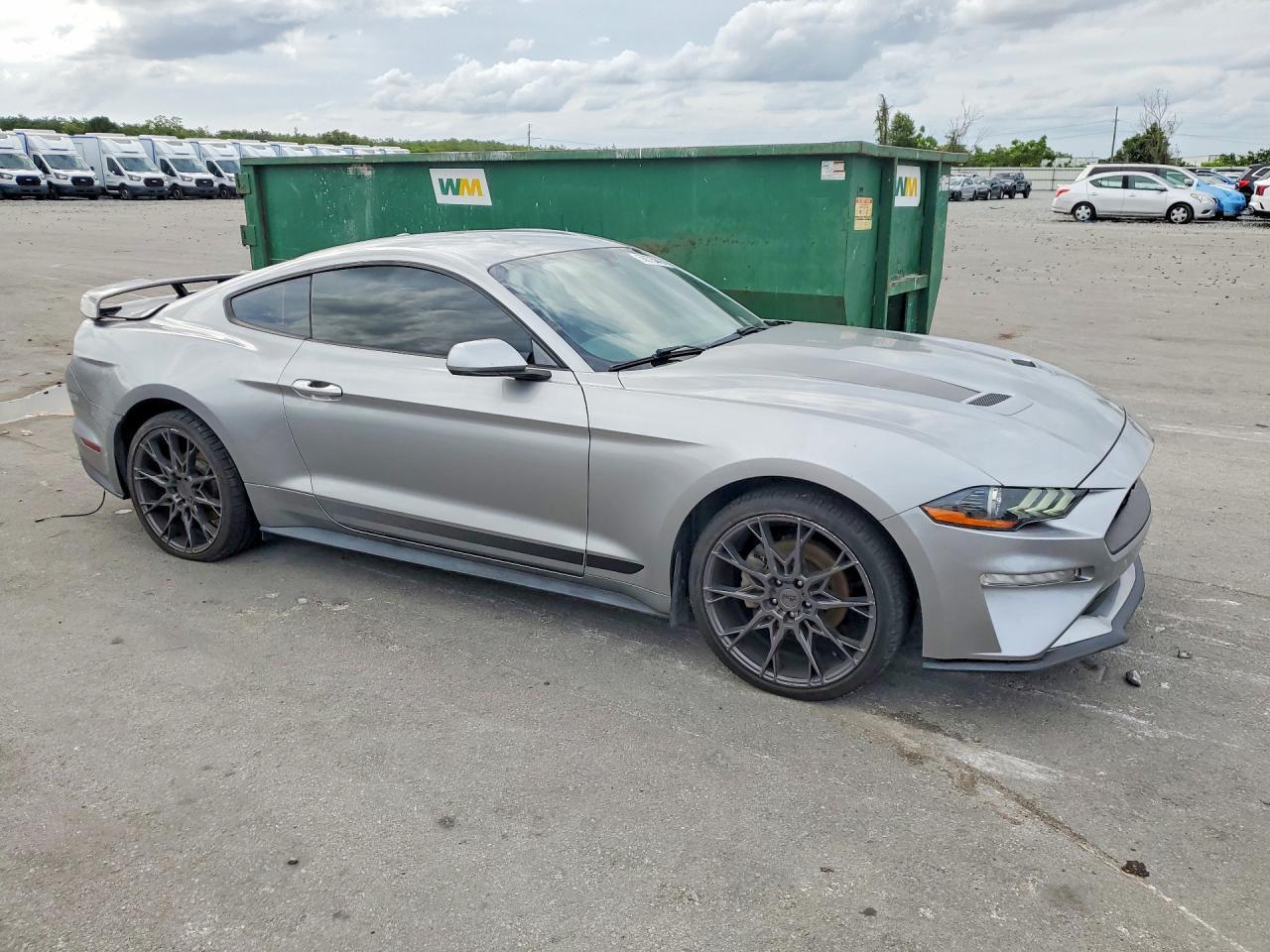2020 Ford Mustang - zdjęcie 4