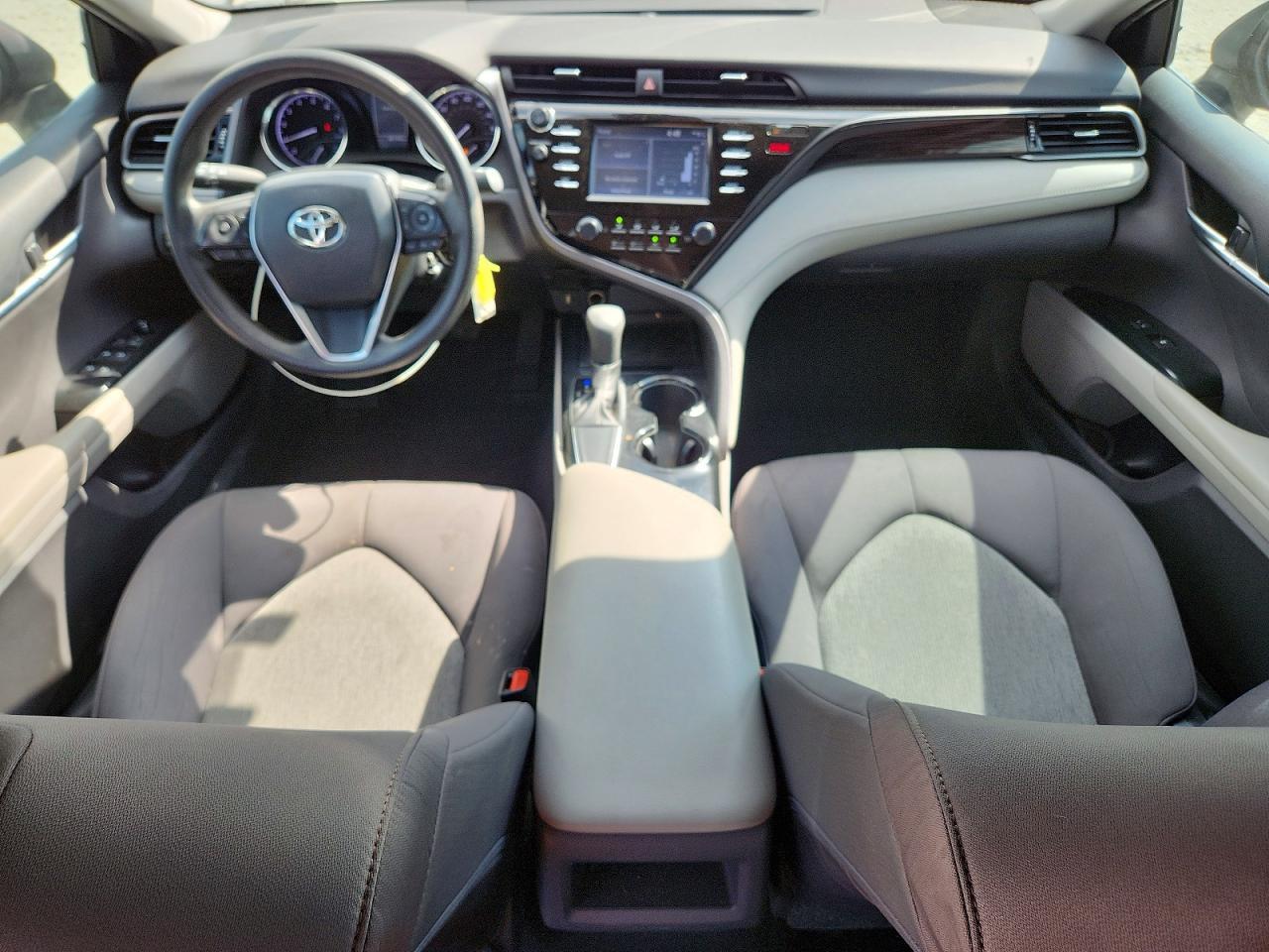 2019 Toyota Camry Le - zdjęcie 8