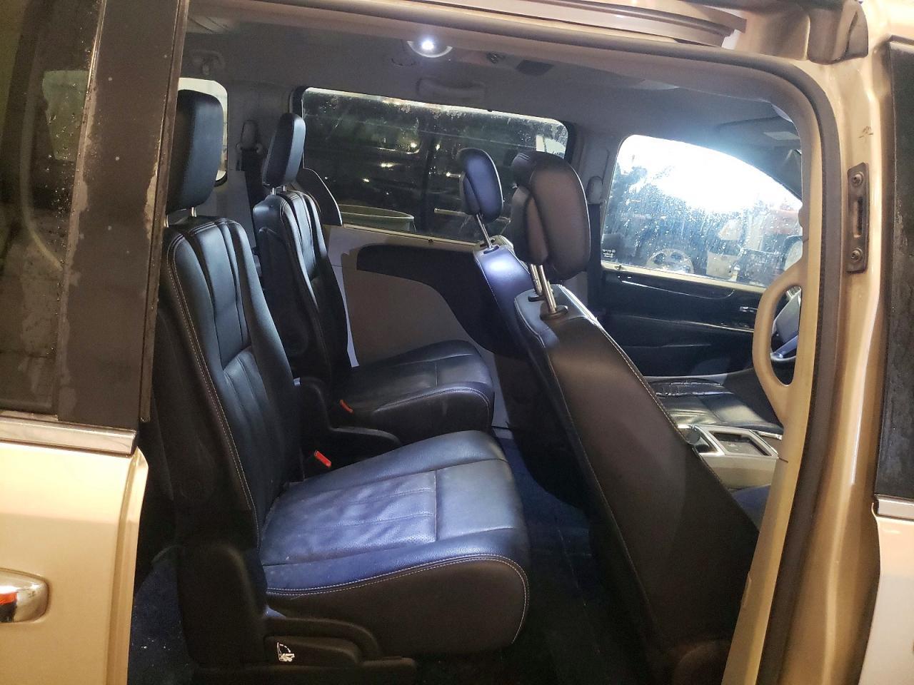2015 Chrysler Town & Country Touring L - zdjęcie 11