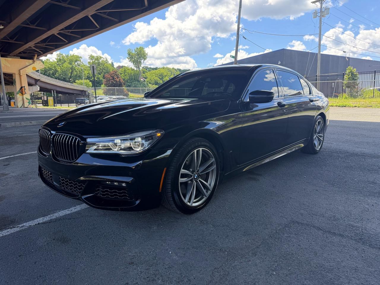 2019 BMW 750I xDrive - zdjęcie 2