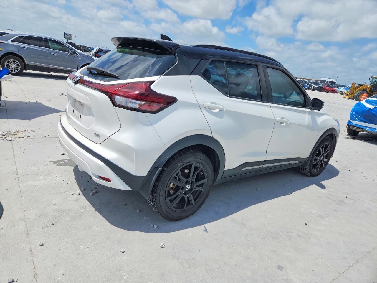 2021 Nissan Kicks - zdjęcie 3