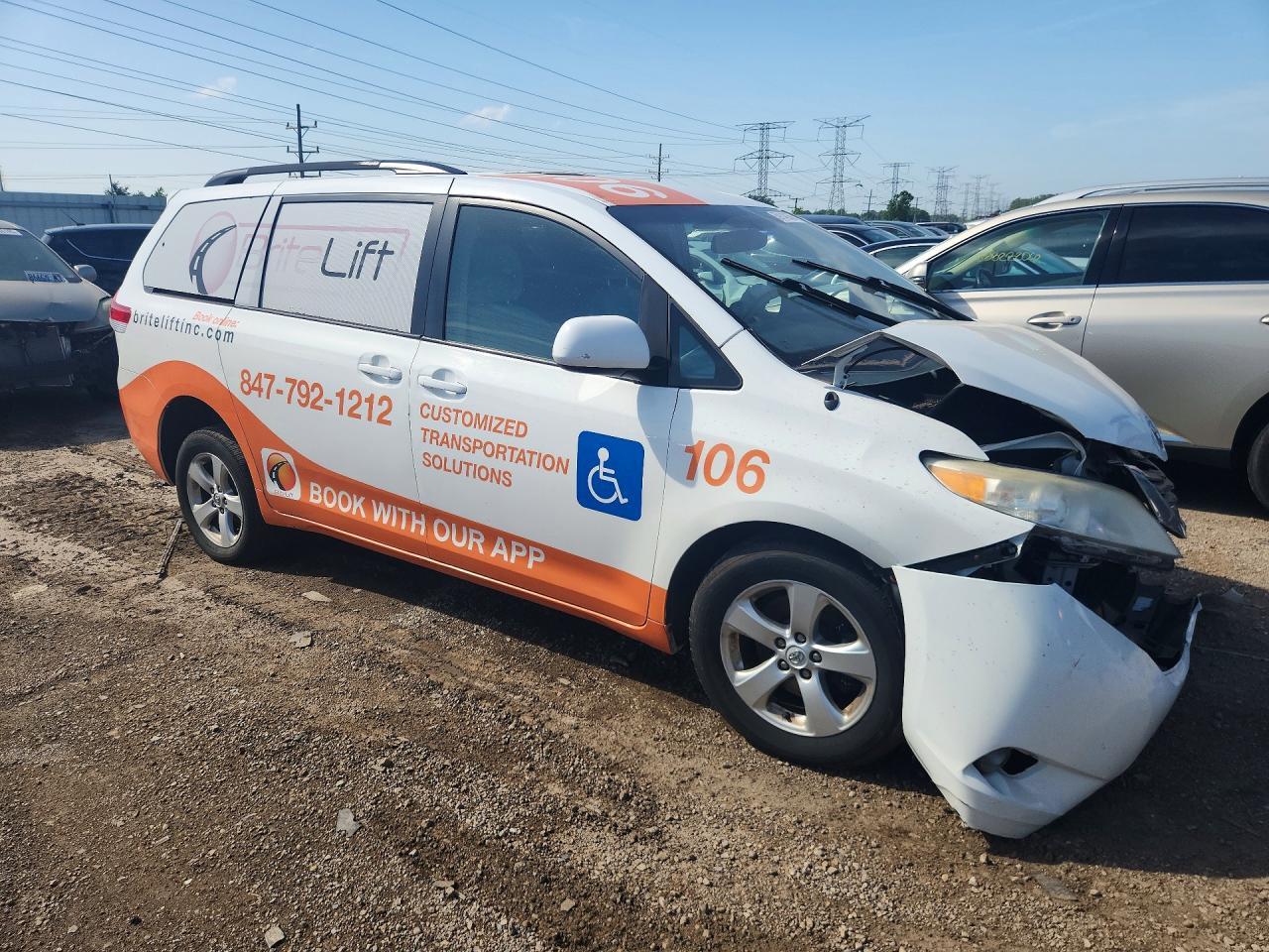 2014 Toyota Sienna Le - zdjęcie 4