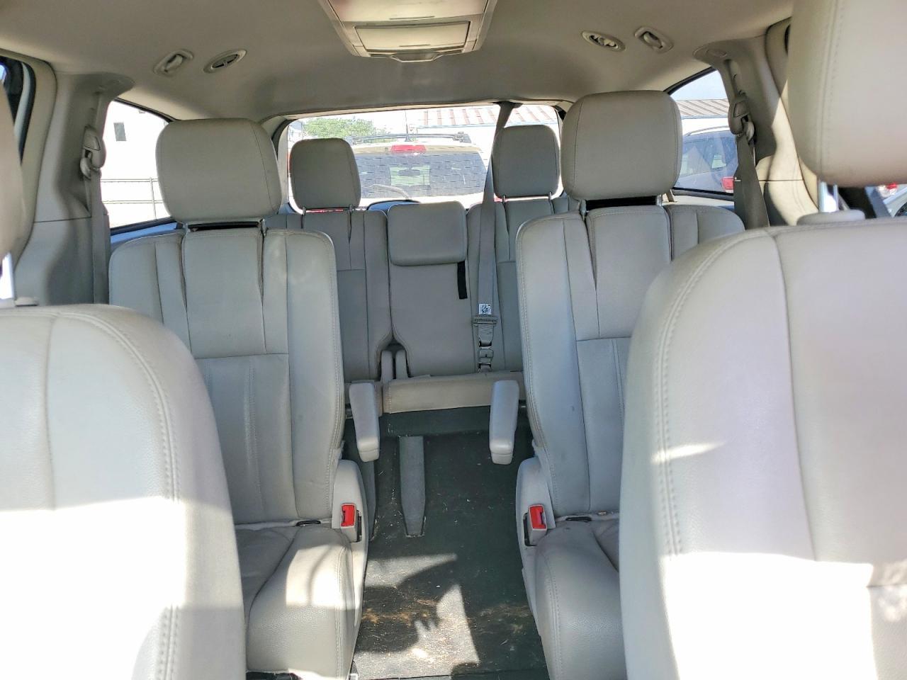2015 Chrysler Town & Country Touring - zdjęcie 10