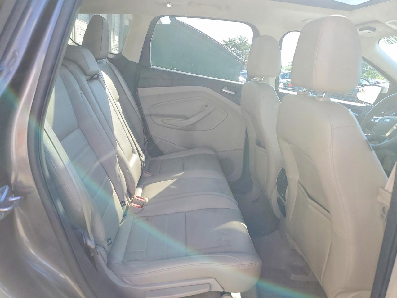 2016 Ford Escape Titanium - zdjęcie 11