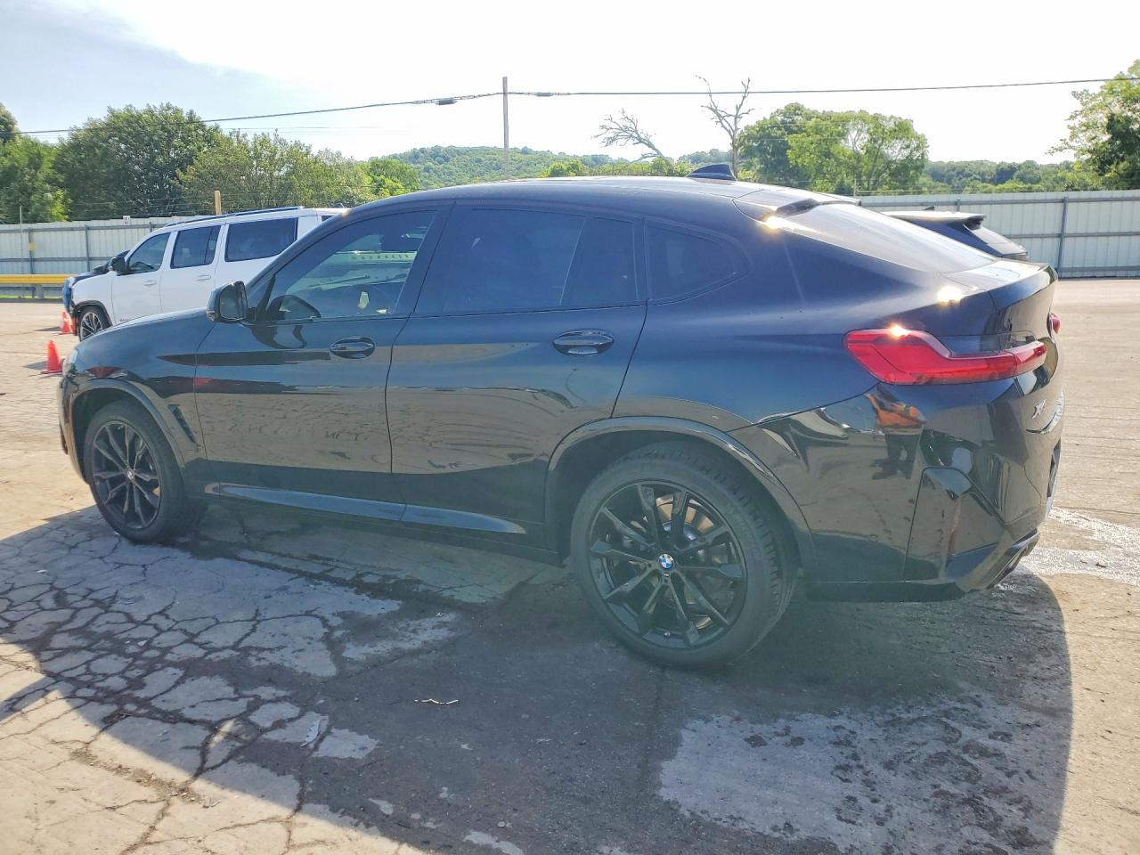 2024 BMW X4 xDrive30I - zdjęcie 2