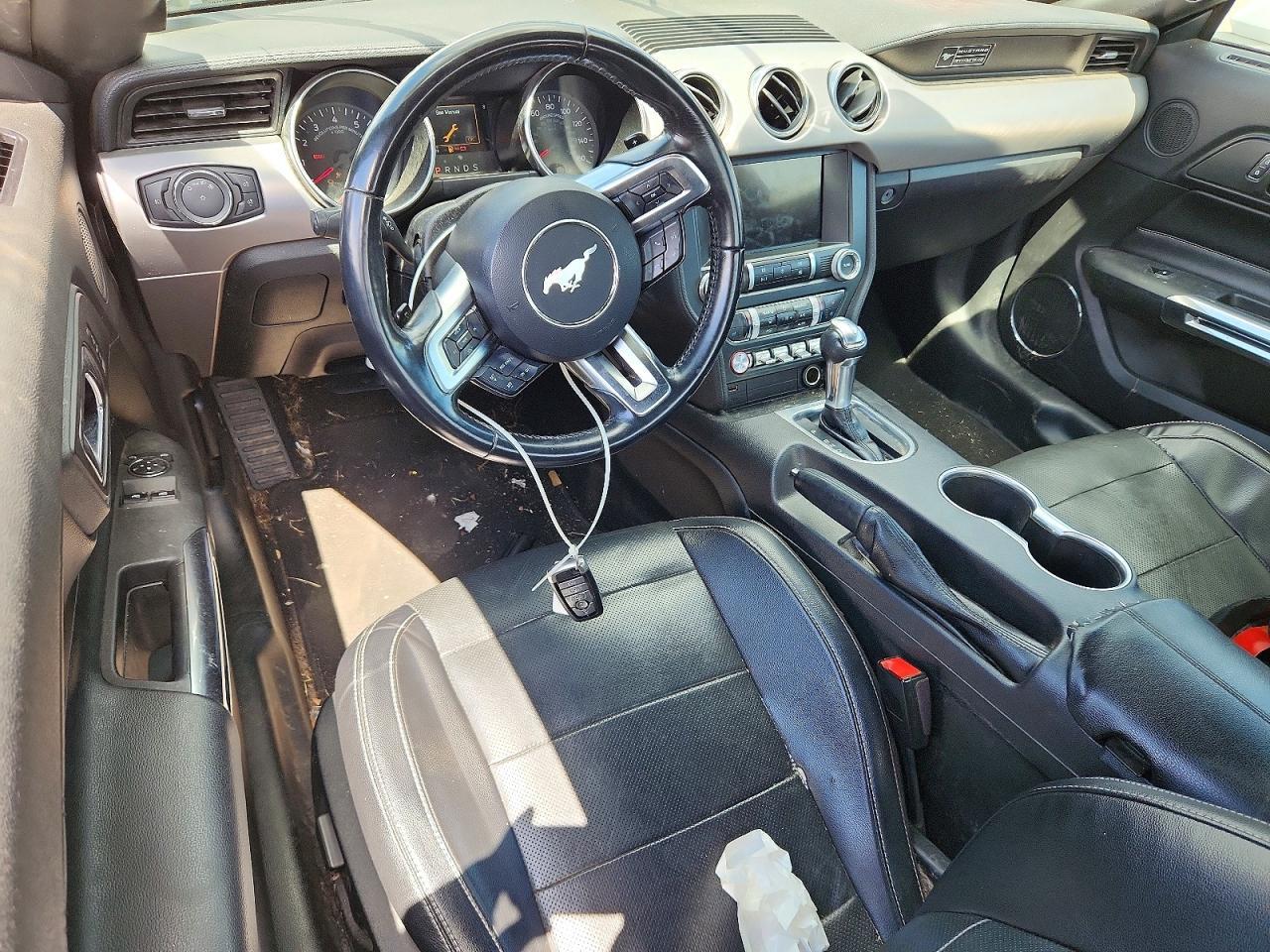 2020 Ford Mustang - zdjęcie 8