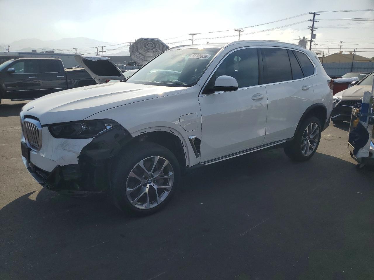 2025 BMW X5 xDrive50E - zdjęcie główne