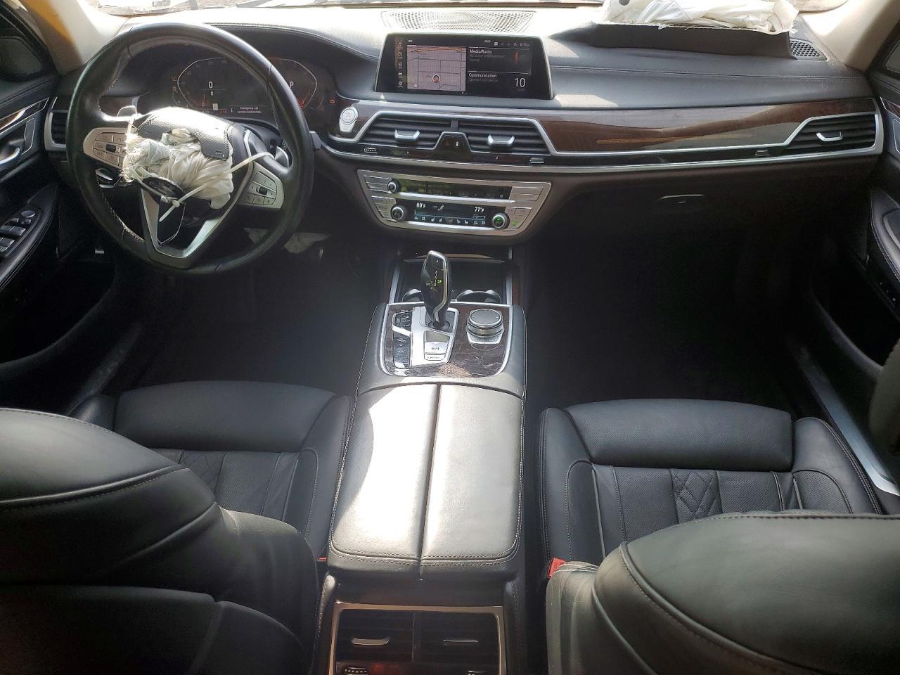 2022 BMW Seria 7 750i - zdjęcie 8