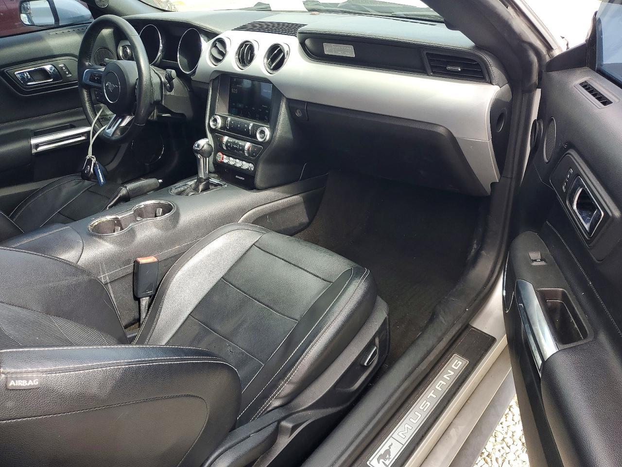 2017 Ford Mustang - zdjęcie 8