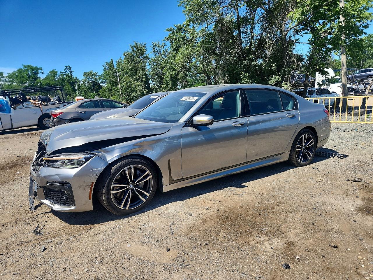 2021 BMW Seria 7 740i - zdjęcie główne