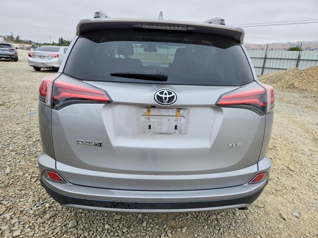 2017 Toyota Rav4 Xle - zdjęcie 6