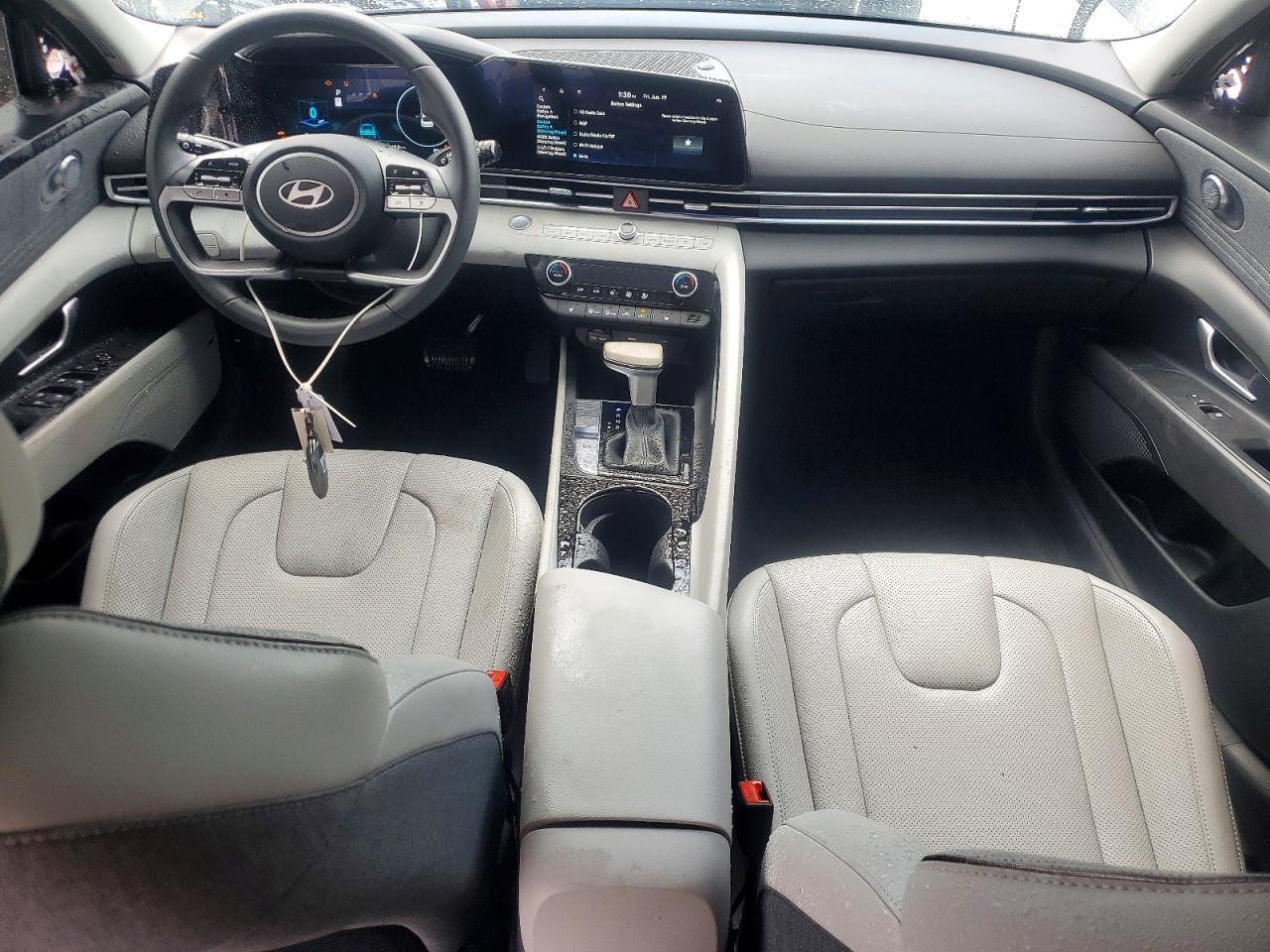 2025 Hyundai Elantra Limited - zdjęcie 8
