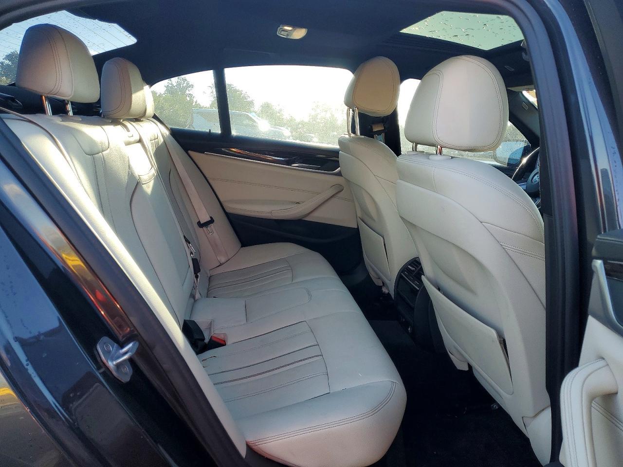 2019 BMW 530 I - zdjęcie 10