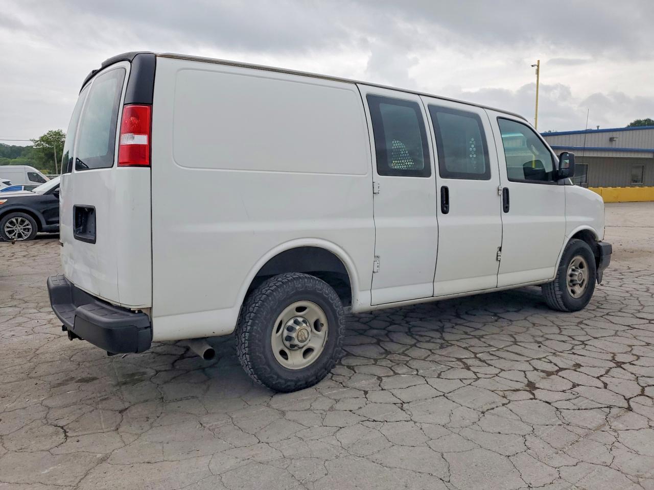 2017 Chevrolet Express - zdjęcie 3