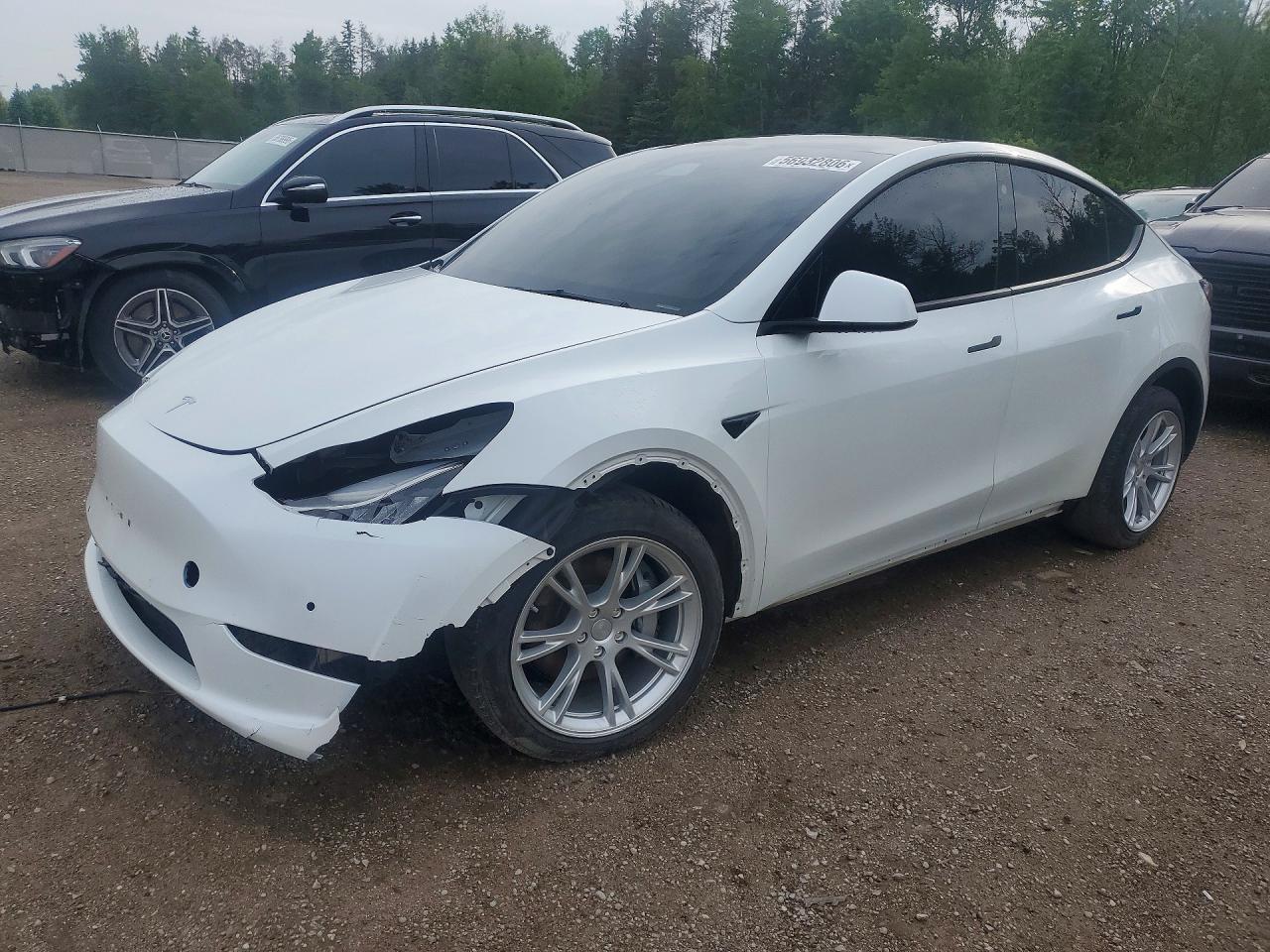 2022 Tesla Model Y - zdjęcie główne