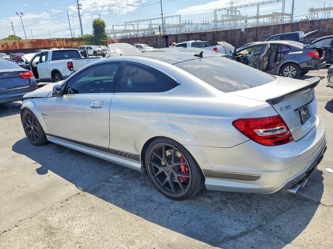 Mercedes-Benz Klasa C AMG - zdjęcie 2