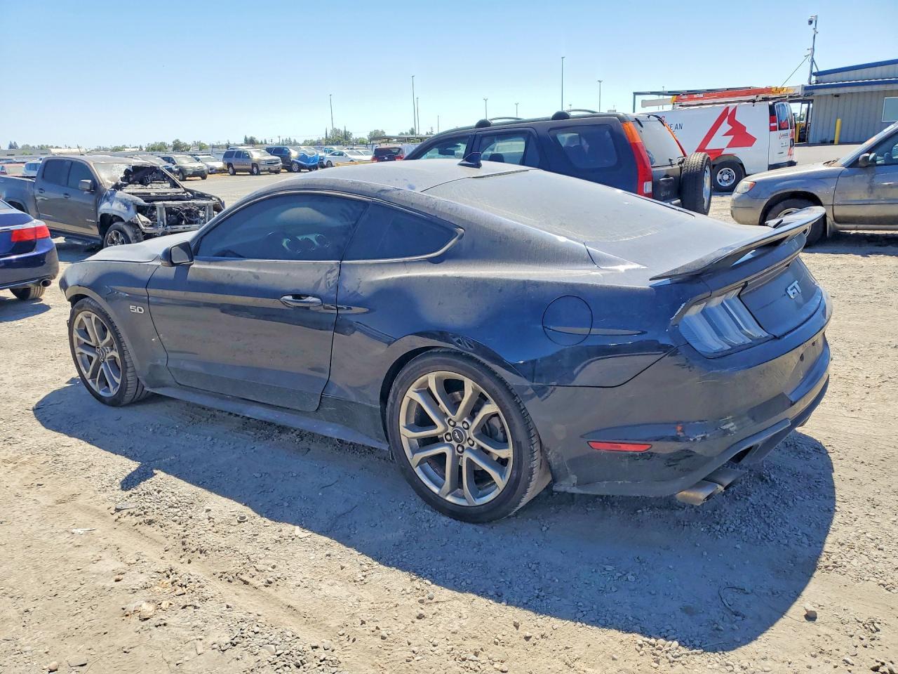 2021 Ford Mustang Gt - zdjęcie 2